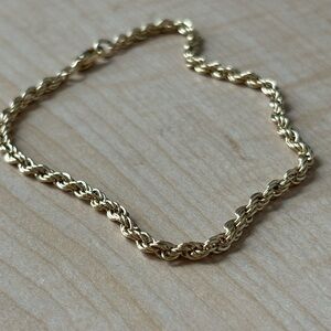 Vintage Rope style bracelet / gold tone/ measures 8 in/ very good condit…